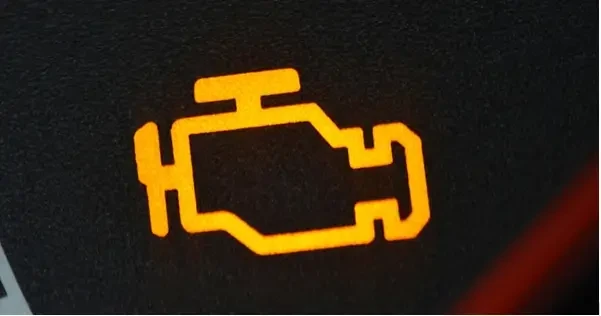 Mit jelent ha a sárga motor lámpa világít?